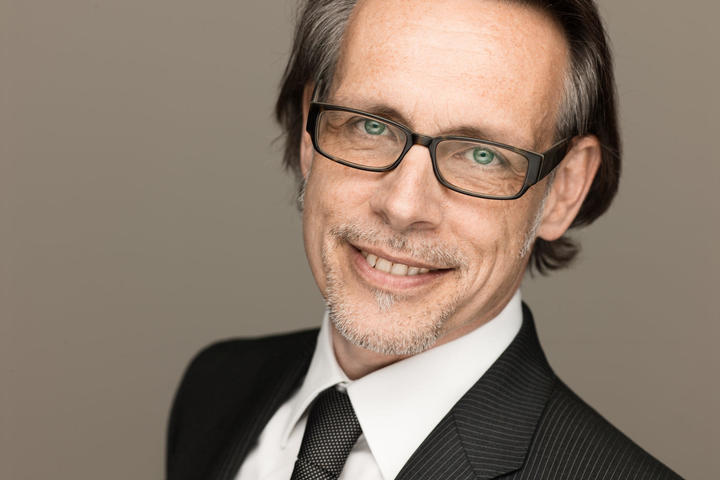 Headshots Roland Schneider