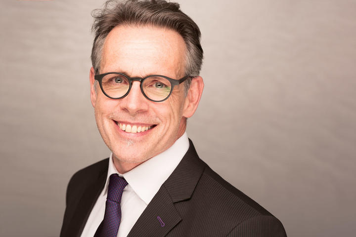 Headshots Roland Schneider