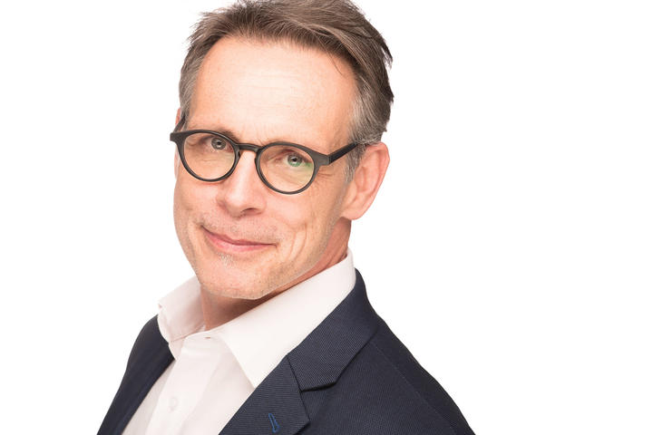 Headshots Roland Schneider