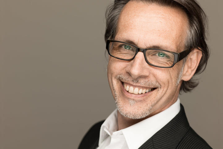 Headshots Roland Schneider