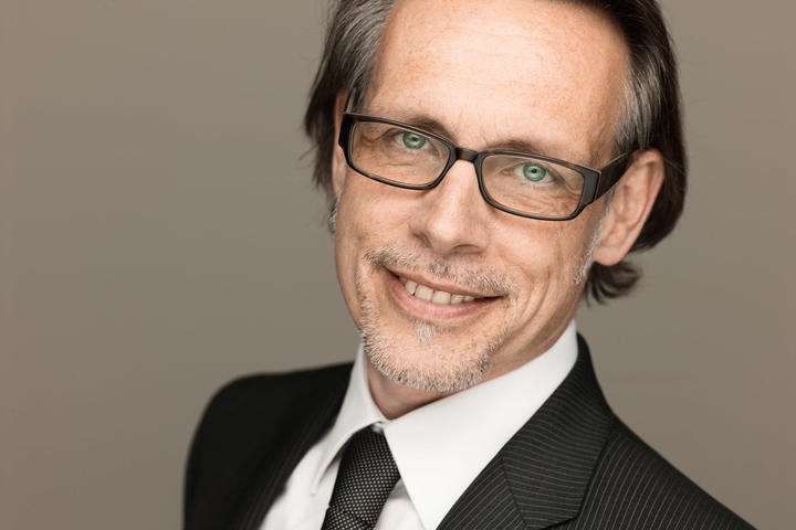 Headshots Roland Schneider