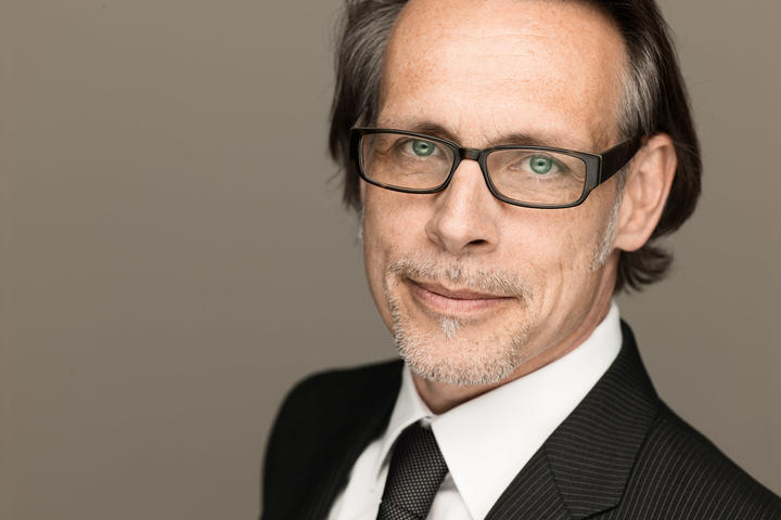 Headshots Roland Schneider