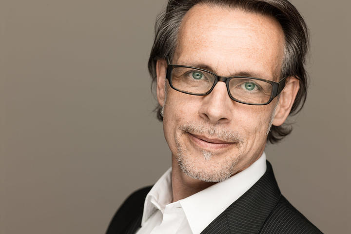 Headshots Roland Schneider
