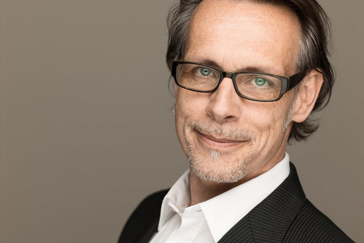 Headshots Roland Schneider