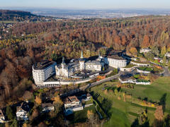 Vorschaubild für Stock Bild "img-20151105-155508-aerialstock-the-grand-dolder-00048" Vorschaubild für Stock Bild "img-20151105-155508-aerialstock-the-grand-dolder-00048"