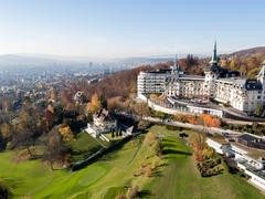 Vorschaubild für Stock Bild "img-20151105-152047-aerialstock-the-grand-dolder-00001" Vorschaubild für Stock Bild "img-20151105-152047-aerialstock-the-grand-dolder-00001"