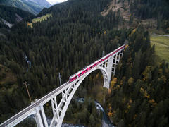 Vorschaubild für Stock Bild "img-20151003-170424-airview-langwieser-viadukt-00157" Vorschaubild für Stock Bild "img-20151003-170424-airview-langwieser-viadukt-00157"