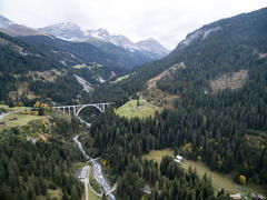 Vorschaubild für Stock Bild "img-20151003-151448-airview-langwieser-viadukt-00088"
