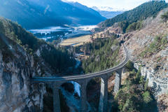Vorschaubild für Stock Bild "img-20161226-122801-landwasserviadukt-00030" Vorschaubild für Stock Bild "img-20161226-122801-landwasserviadukt-00030"