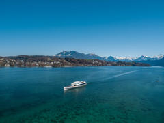 Vorschaubild für Stock Bild "img-20160326-133659-luzern-schiffe-00003" Vorschaubild für Stock Bild "img-20160326-133659-luzern-schiffe-00003"