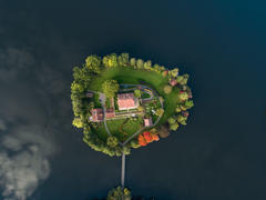 Vorschaubild für Stock Bild "img-20151012-155819-aerialstock-mauensee-00003" Vorschaubild für Stock Bild "img-20151012-155819-aerialstock-mauensee-00003"