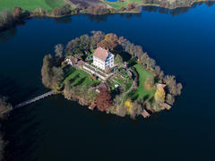 Vorschaubild für Stock Bild "img-20151107-113147-aerialstock-mauensee-00004" Vorschaubild für Stock Bild "img-20151107-113147-aerialstock-mauensee-00004"