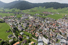 Vorschaubild für Stock Bild "img-20140801-131127-aerialstock-kloster-einsiedeln-00006" Vorschaubild für Stock Bild "img-20140801-131127-aerialstock-kloster-einsiedeln-00006"