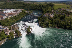 Vorschaubild für Stock Bild "img-20140518-151230-aerialstock-rheinfall-00005" Vorschaubild für Stock Bild "img-20140518-151230-aerialstock-rheinfall-00005"