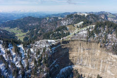 Vorschaubild für Stock Bild "img-20140420-110924-aerialstock-aenziloch-00005" Vorschaubild für Stock Bild "img-20140420-110924-aerialstock-aenziloch-00005"