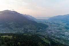 Vorschaubild für Stock Bild "img-20170908-192440-aerialstock-wallis-monthey-white-pod-00002" Vorschaubild für Stock Bild "img-20170908-192440-aerialstock-wallis-monthey-white-pod-00002"