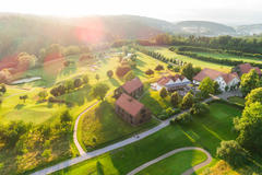 Vorschaubild für Stock Bild "img-20180607-202139-aerialstock-golfplatz-kyburg-winterthur-00017" Vorschaubild für Stock Bild "img-20180607-202139-aerialstock-golfplatz-kyburg-winterthur-00017"