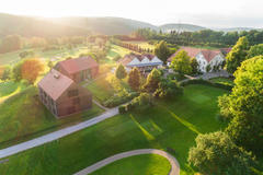 Vorschaubild für Stock Bild "img-20180607-202244-aerialstock-golfplatz-kyburg-winterthur-00019"