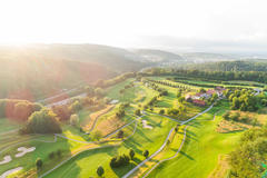 Vorschaubild für Stock Bild "img-20180607-202745-aerialstock-golfplatz-kyburg-winterthur-00027" Vorschaubild für Stock Bild "img-20180607-202745-aerialstock-golfplatz-kyburg-winterthur-00027"