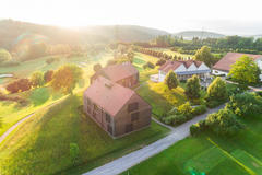 Vorschaubild für Stock Bild "img-20180607-202543-aerialstock-golfplatz-kyburg-winterthur-00022" Vorschaubild für Stock Bild "img-20180607-202543-aerialstock-golfplatz-kyburg-winterthur-00022"