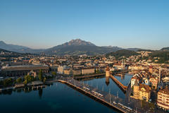 Vorschaubild für Stock Bild "img-20190724-063753-aerialstock-luzern-sonnenaufgang-00067" Vorschaubild für Stock Bild "img-20190724-063753-aerialstock-luzern-sonnenaufgang-00067"