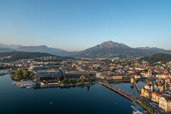 Vorschaubild für Stock Bild "img-20190724-063833-aerialstock-luzern-sonnenaufgang-00076" Vorschaubild für Stock Bild "img-20190724-063833-aerialstock-luzern-sonnenaufgang-00076"