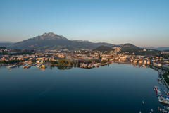 Vorschaubild für Stock Bild "img-20190724-062952-aerialstock-luzern-sonnenaufgang-00001" Vorschaubild für Stock Bild "img-20190724-062952-aerialstock-luzern-sonnenaufgang-00001"